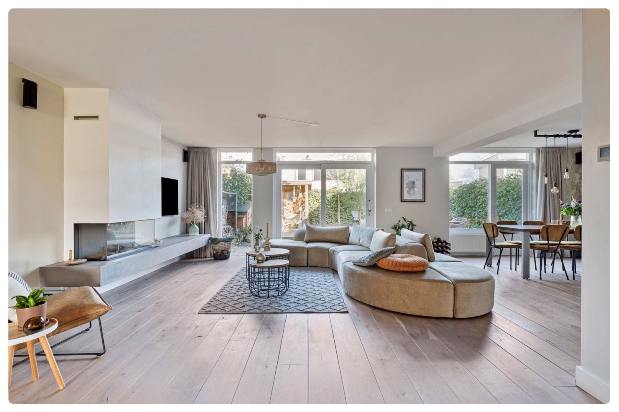 hoekbank midden in woonkamer