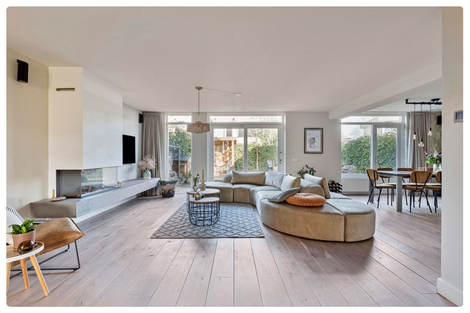 hoekbank midden in woonkamer